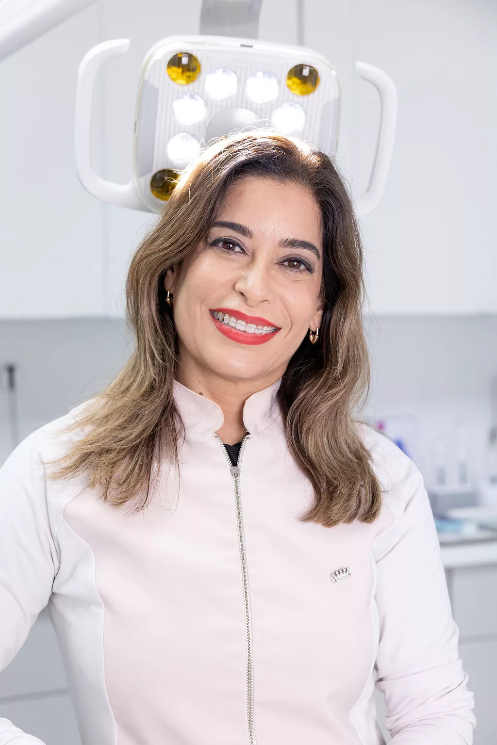 Recepción y área de consulta en el estudio dental del Dr. G en Miami.